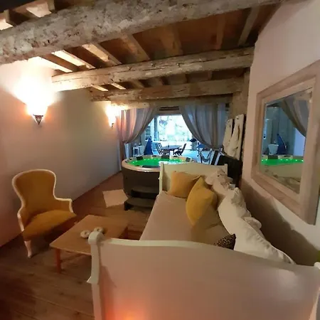 La Maisonnette Avec Spa Et Piscine Sainte-Valiere Exterior photo