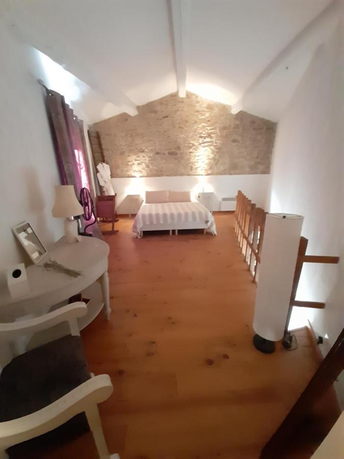 La Maisonnette Avec Et Piscine Holiday home Sainte-Valiere